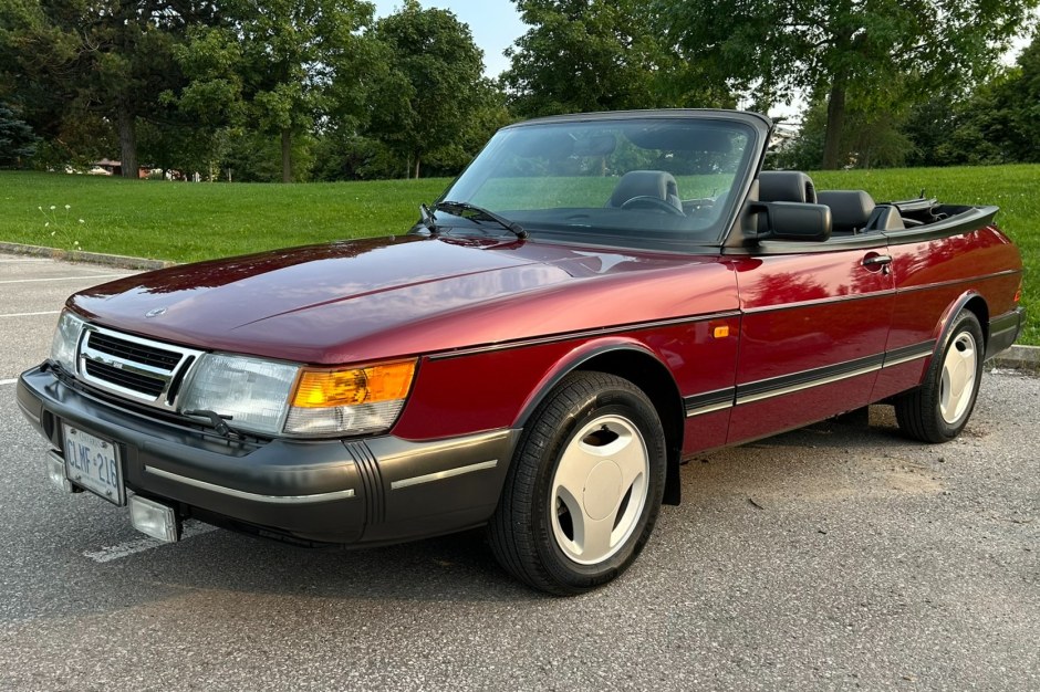1993 Saab 900 sold at auction for $20,993