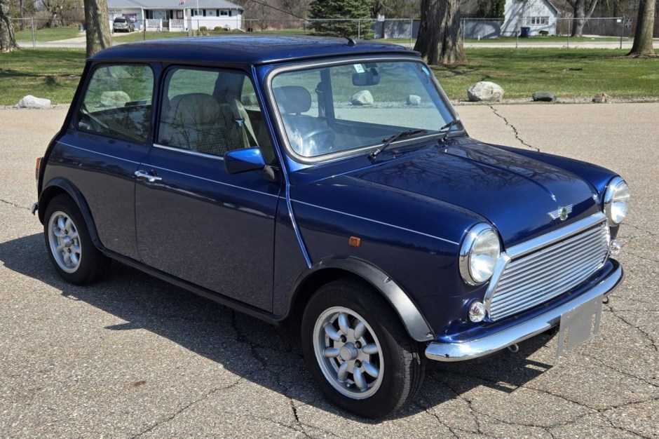 1999 Mini Classic Mini sold at auction for $10,750