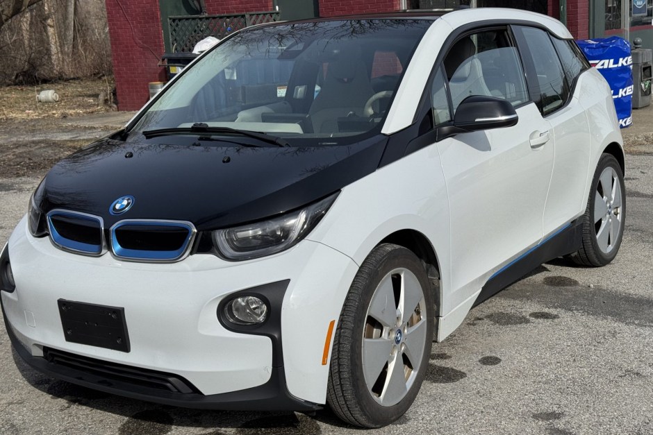 2015 BMW i3 sold at auction for $6,400