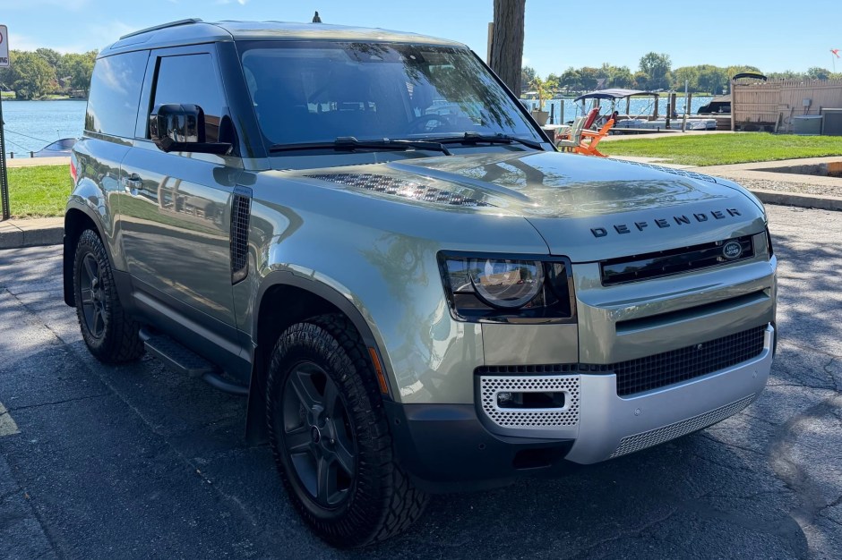 2021 Land Rover Defender sold at auction for $28,750