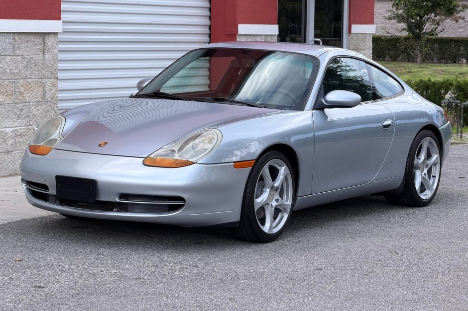 1999 Porsche 996 sold at auction for $17,750