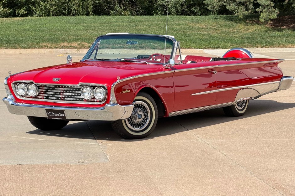 1960 Ford Galaxie sold at auction for $39,500