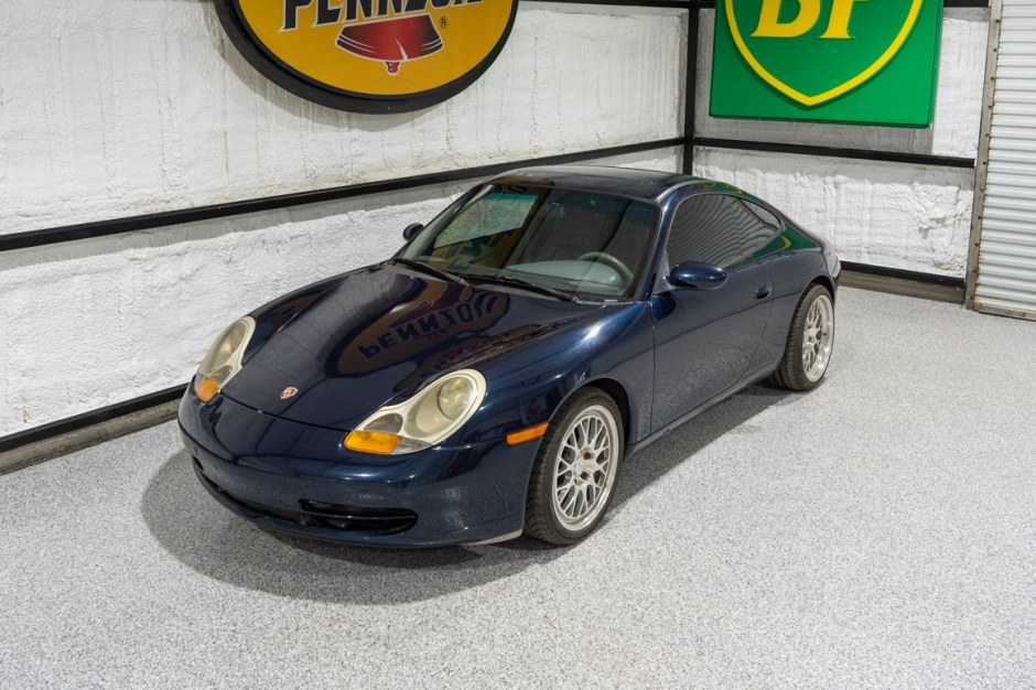 1999 Porsche 996 sold at auction for $12,996