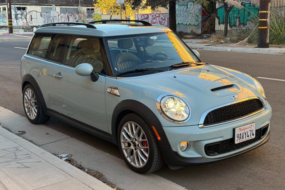 2011 Mini Cooper Clubman sold at auction for $12,300