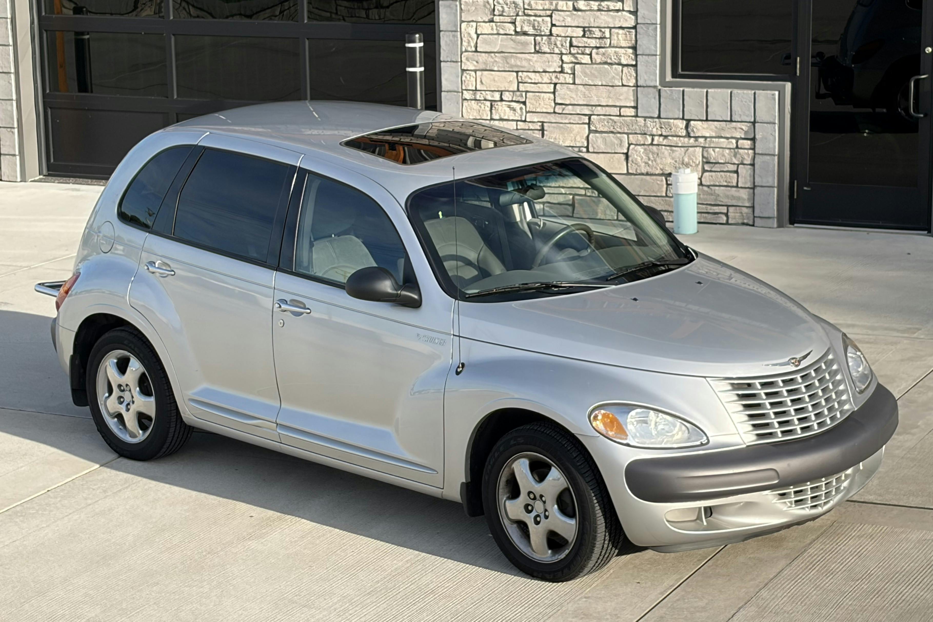 2001 Chrysler PT Cruiser sold at auction for $8,500