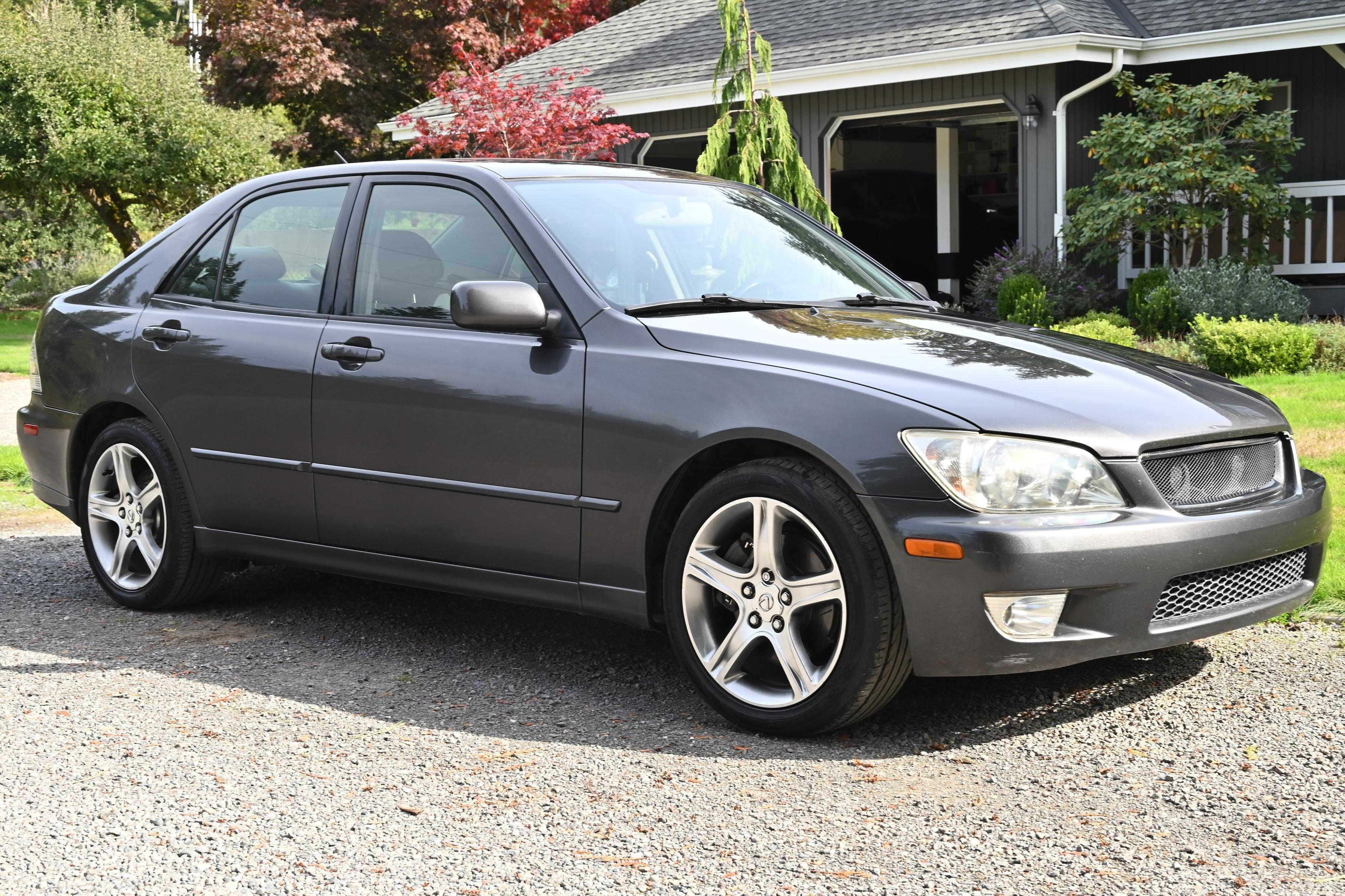 2002 Lexus IS sold at auction for $14,500