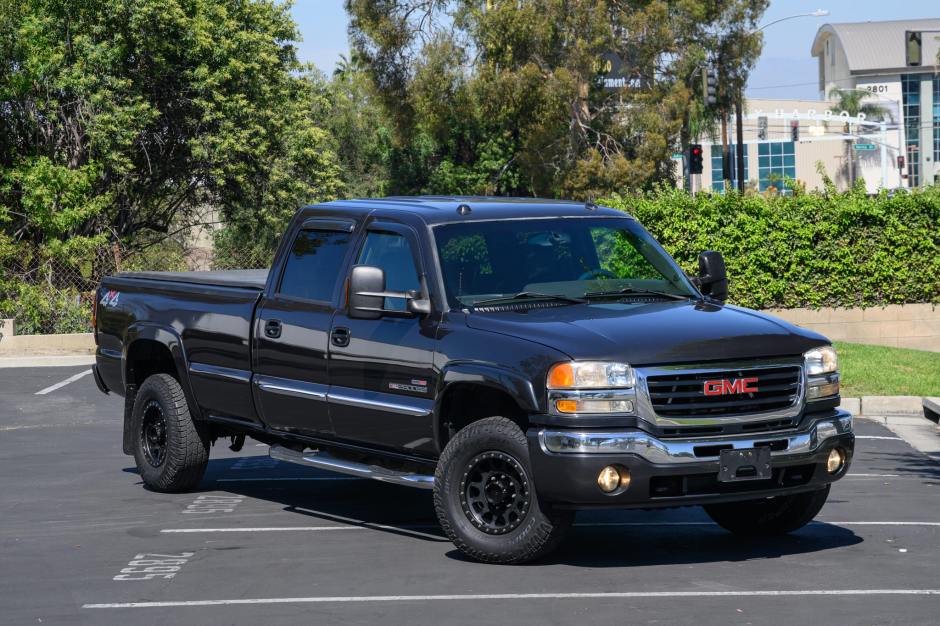 2005 GMC Sierra sold at auction for $16,500