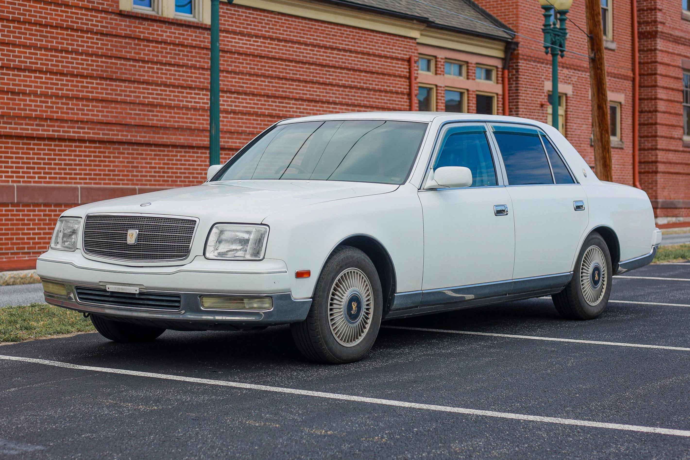 1999 Toyota Century sold at auction for $11,311