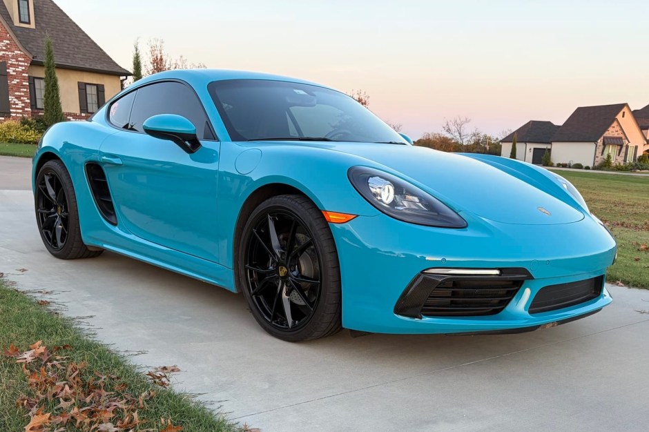 2019 Porsche Cayman sold at auction for $52,500