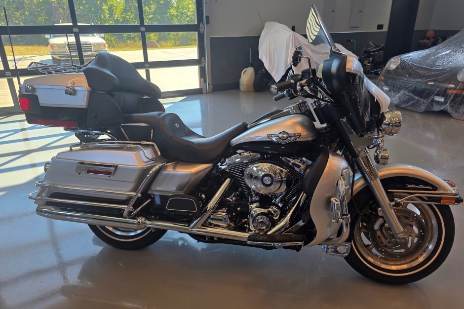 2003 Harley-Davidson Touring sold at auction for $8,600