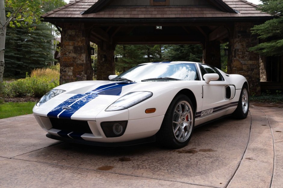 2005 Ford GT sold at auction for $815,000