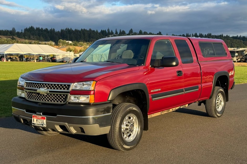 2005 Chevrolet Silverado sold at auction for $15,000
