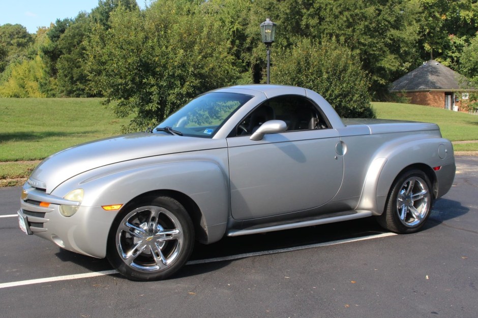 2004 Chevrolet SSR sold at auction for $16,750