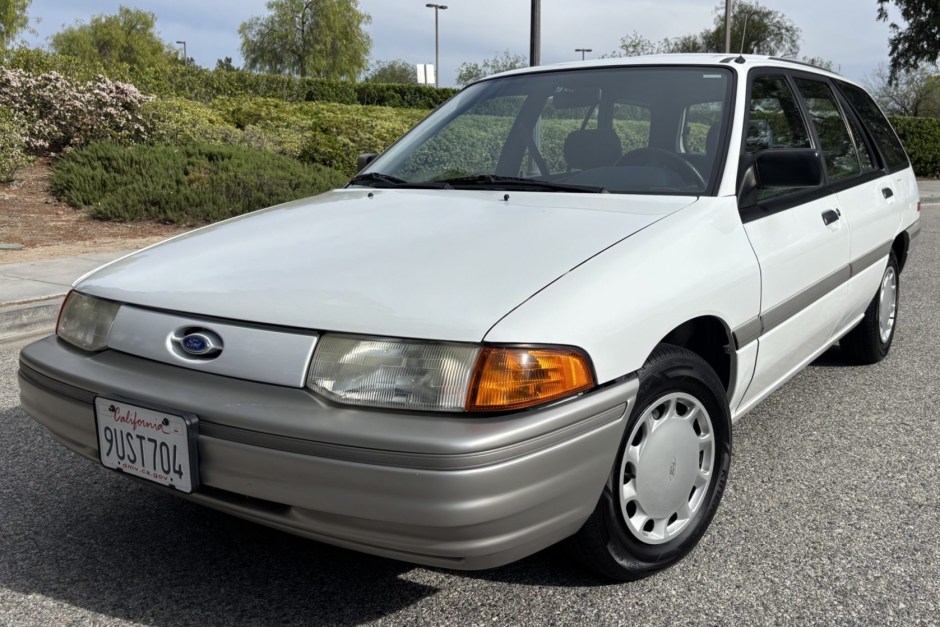 1991 Ford Escort sold at auction for $4,700