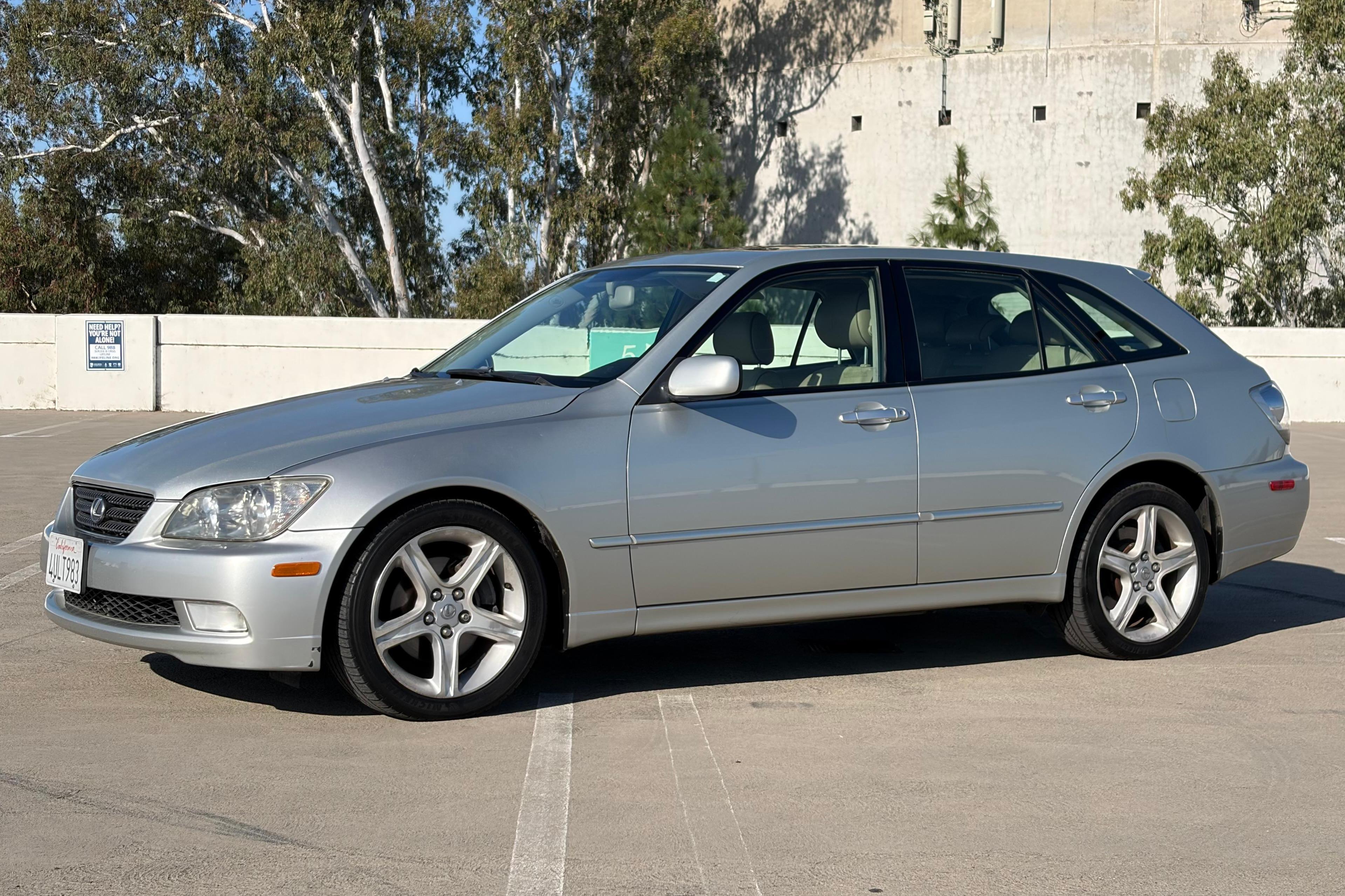 2002 Lexus IS sold at auction for $6,000