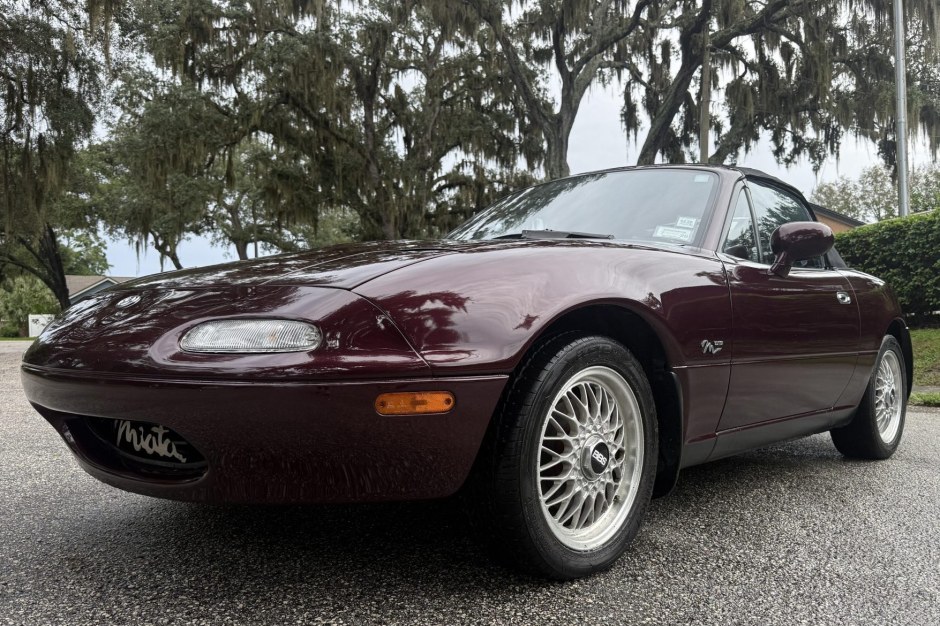 1995 Mazda MX-5 sold at auction for $13,900