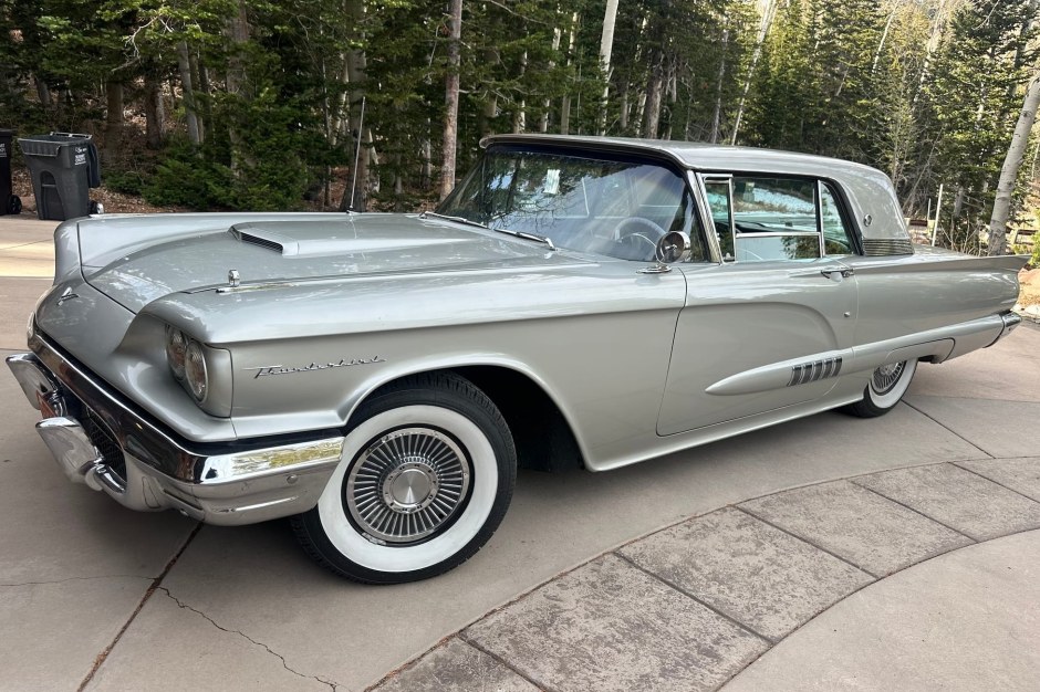 1958 Ford Thunderbird sold at auction for $21,000