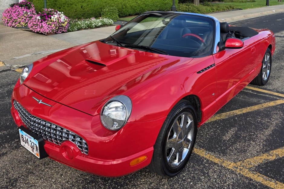 2003 Ford Thunderbird sold at auction for $21,000