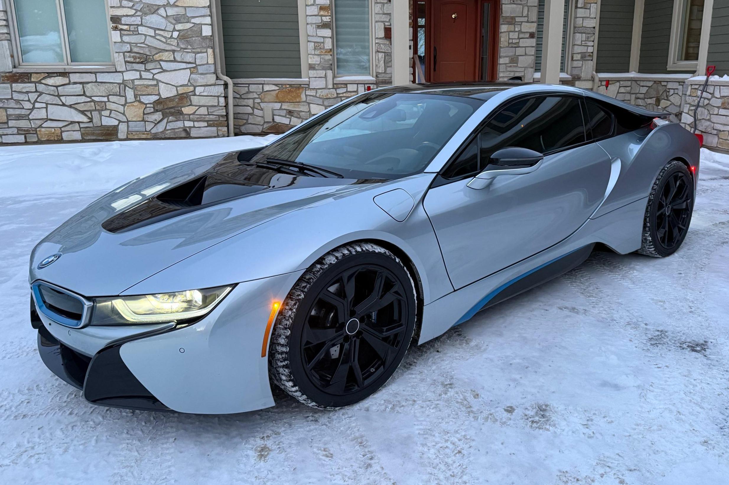 2014 BMW i8 sold at auction for $32,000
