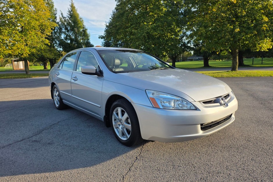 2005 Honda Accord sold at auction for $10,300