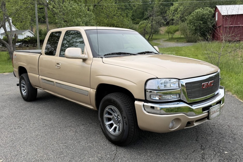 2003 GMC Sierra sold at auction for $2,500