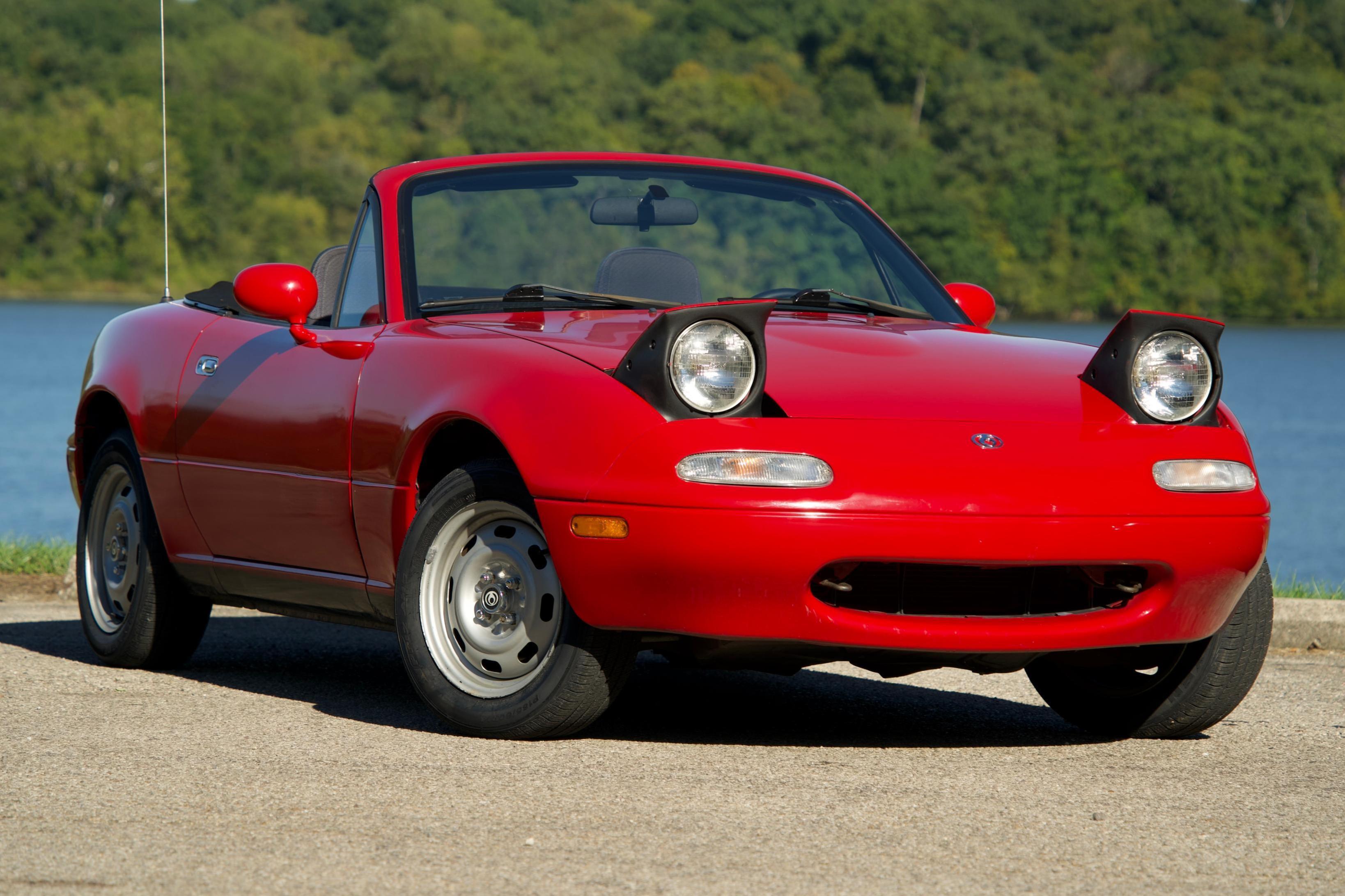 1996 Mazda MX-5 sold at auction for $6,100