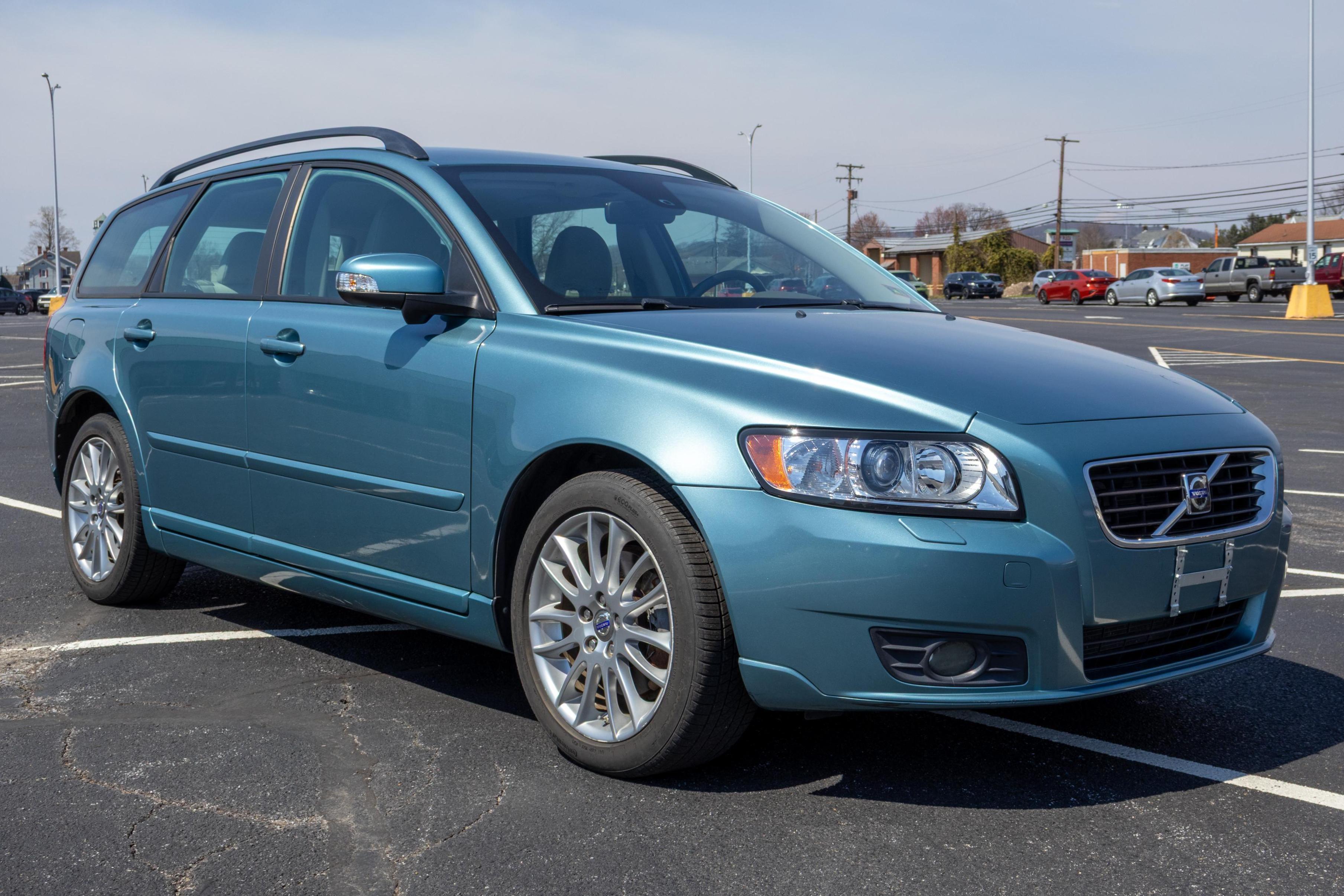 2010 Volvo V50 sold at auction for $5,300