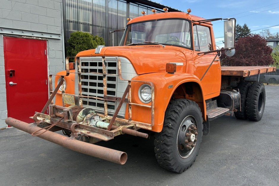1977 International Harvester Loadstar sold at auction for $15,000