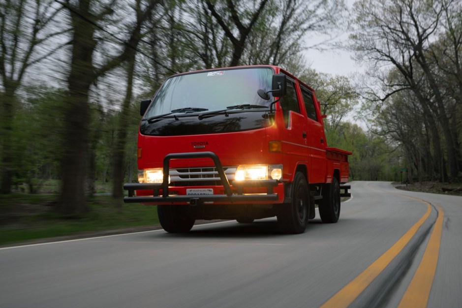 1999 Toyota HiAce sold at auction for $25,000