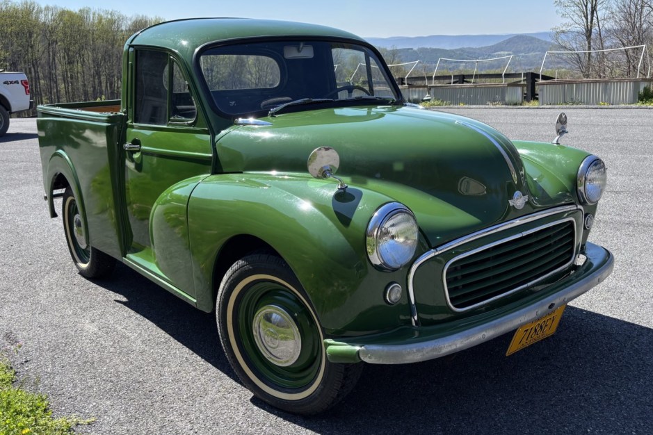 1959 Morris Minor sold at auction for $8,600