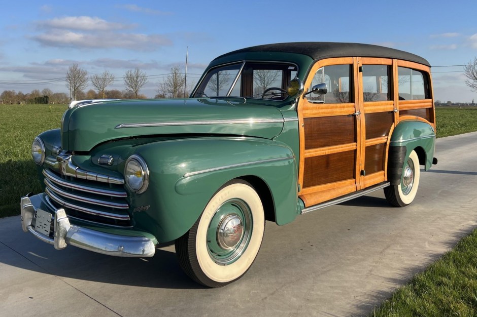 1947 Ford Country Squire sold at auction for $20,000
