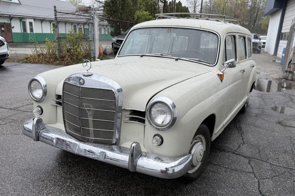 1961 Mercedes-Benz Ponton sold at auction for $20,500