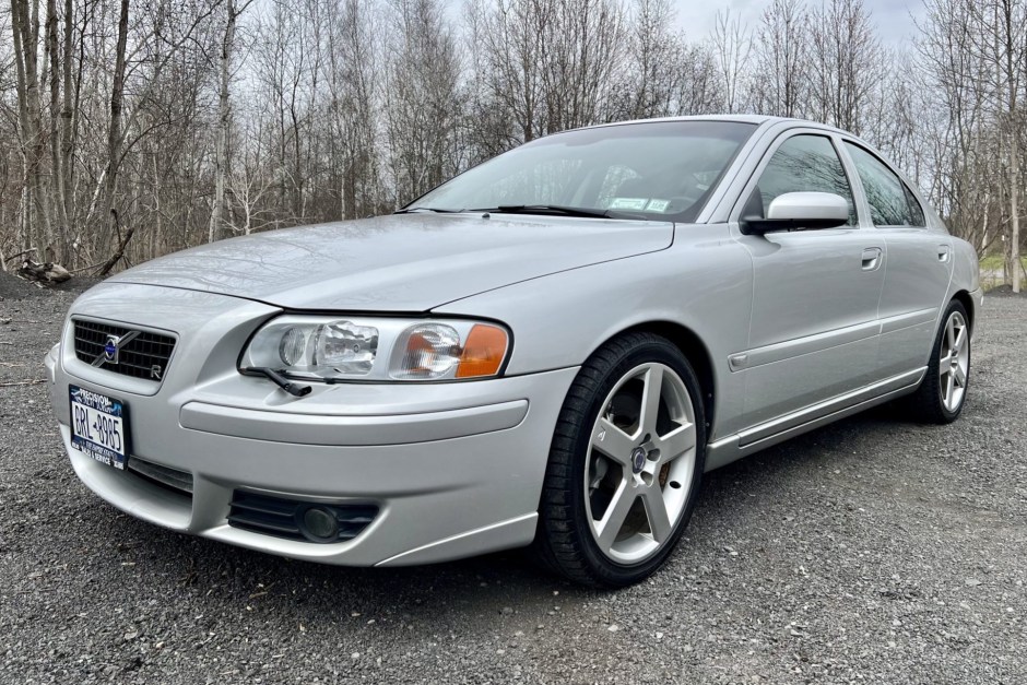 2005 Volvo S60 sold at auction for $9,500