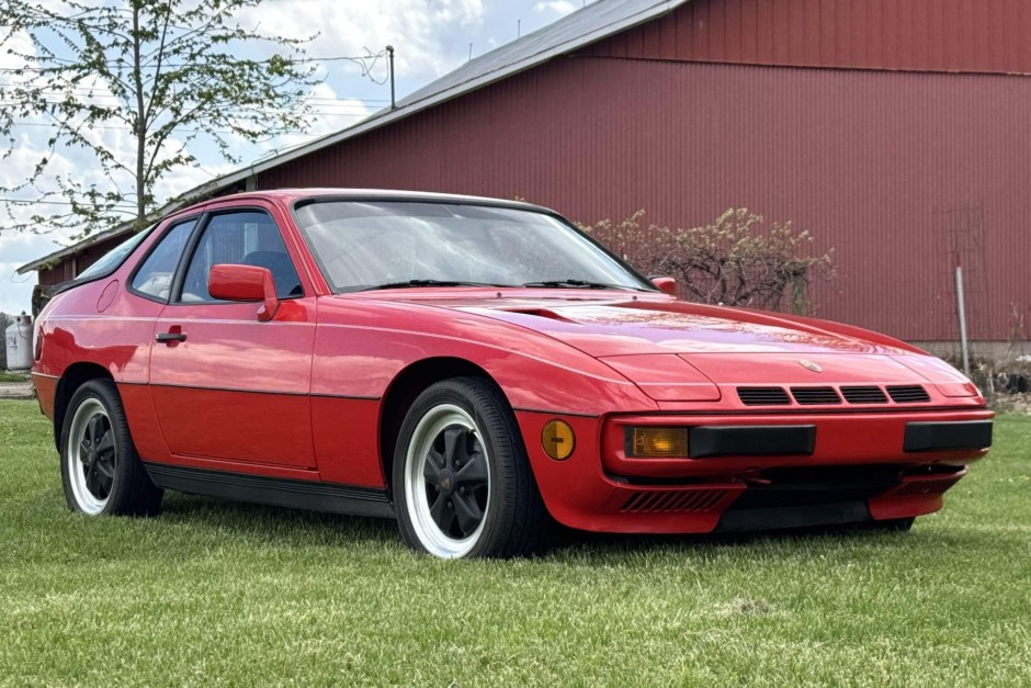 1982 Porsche 924 sold at auction for $13,000