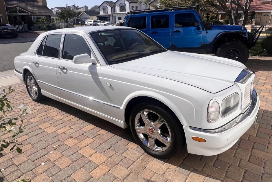 2000 Bentley Arnage sold at auction for $15,000