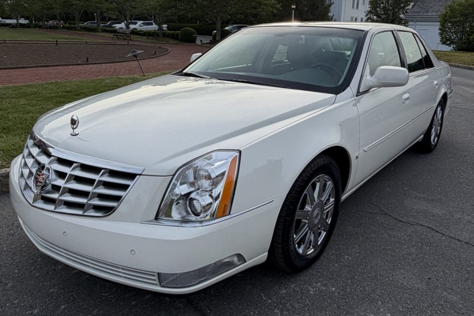 2008 Cadillac DTS sold at auction for $22,500