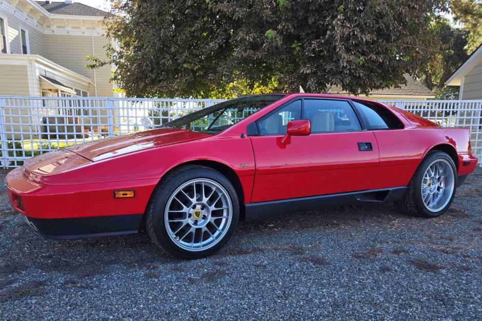 1988 Lotus Esprit sold at auction for $42,000