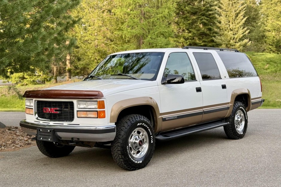 1999 GMC Suburban sold at auction for $26,000