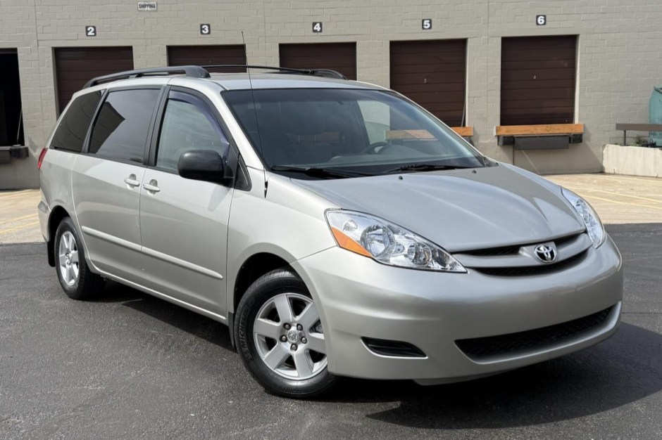 2007 Toyota Sienna sold at auction for $16,000