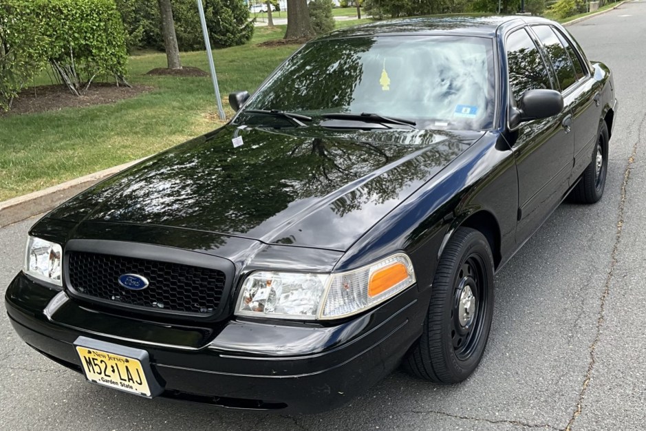 2010 Ford Crown Victoria sold at auction for $10,000