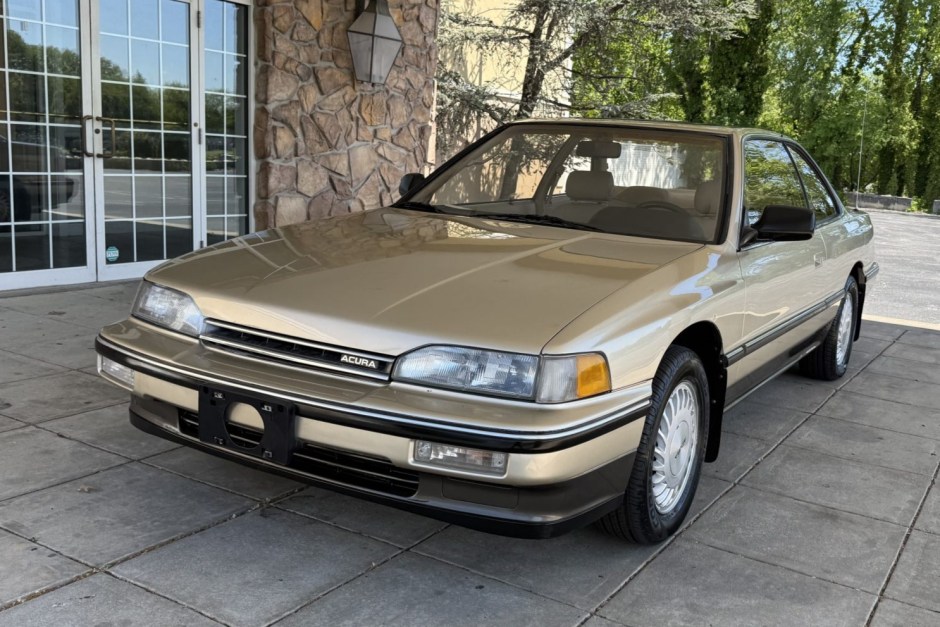 1989 Acura Legend sold at auction for $6,300