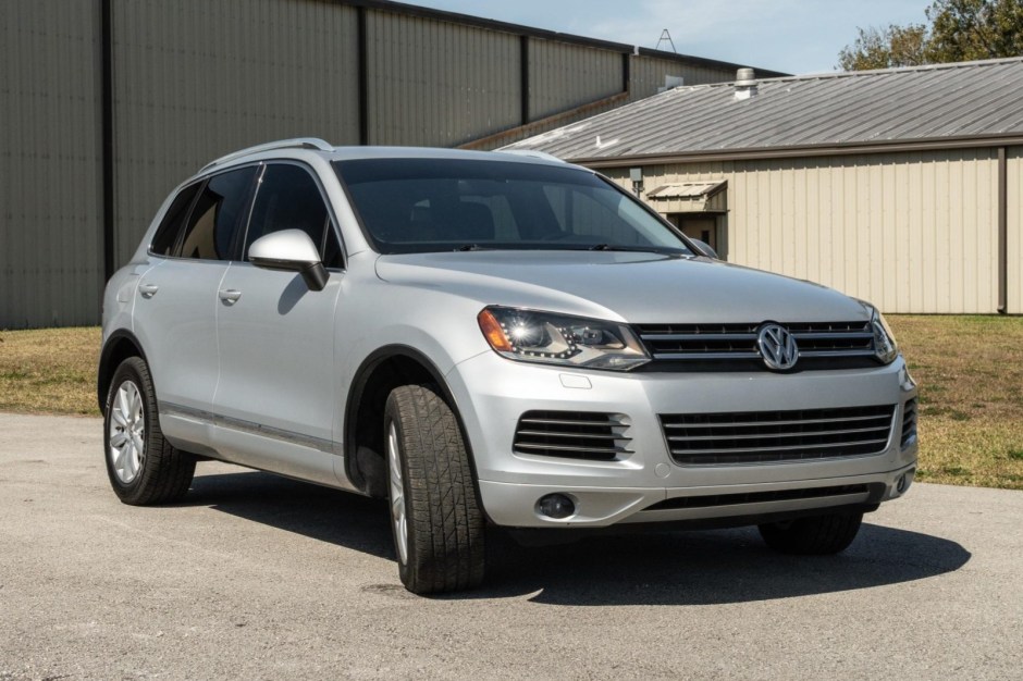 2012 Volkswagen Touareg sold at auction for $8,350