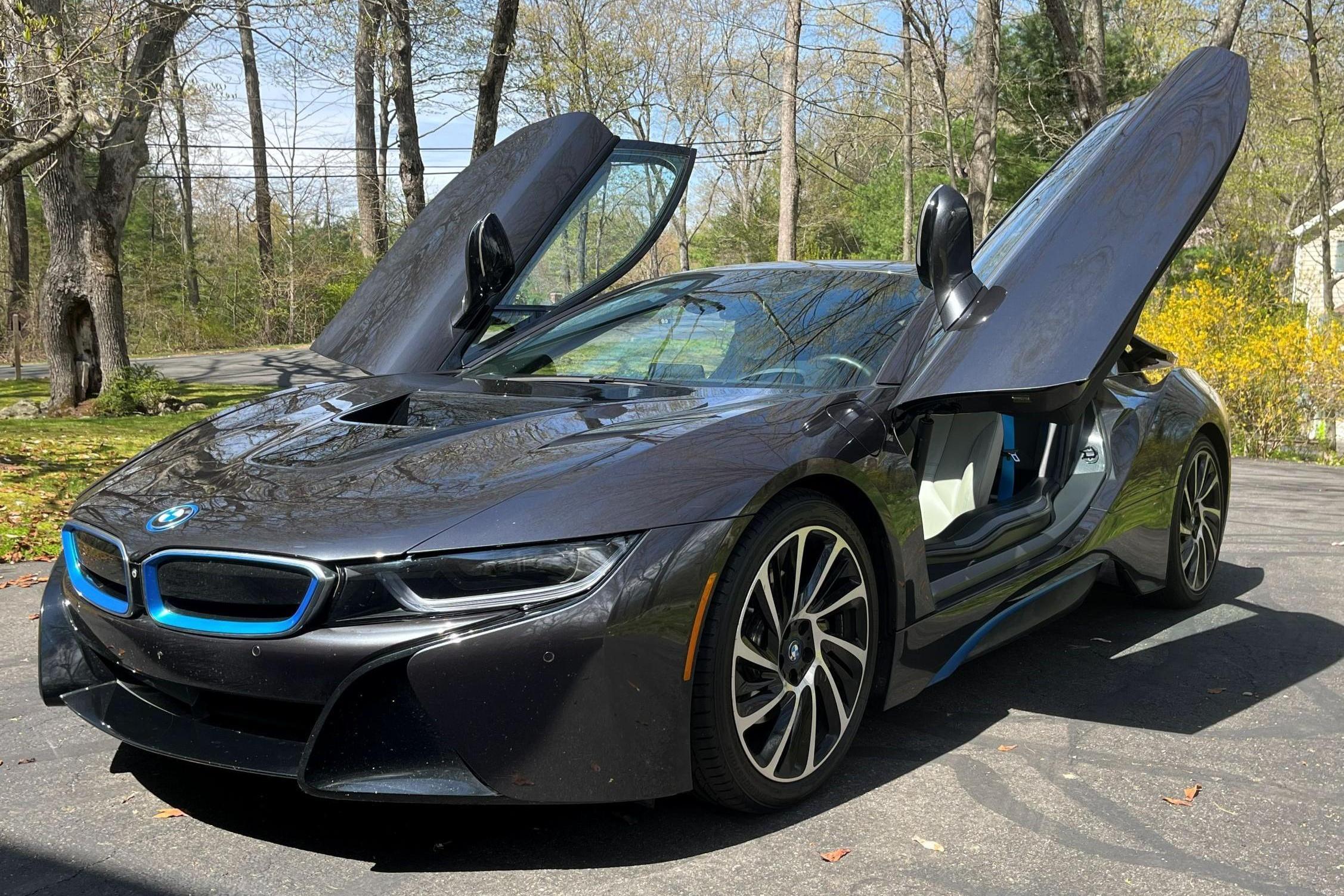 2014 BMW i8 sold at auction for $39,250