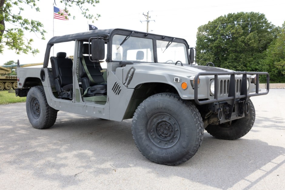 2001 Hummer HMMWV sold at auction for $10,750
