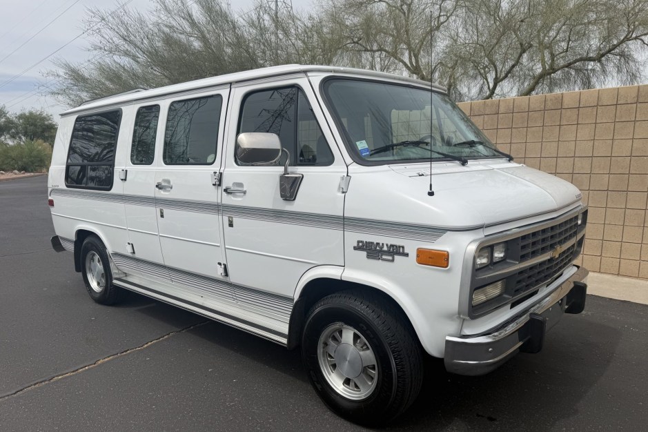 1995 Chevrolet G-Series sold at auction for $10,389