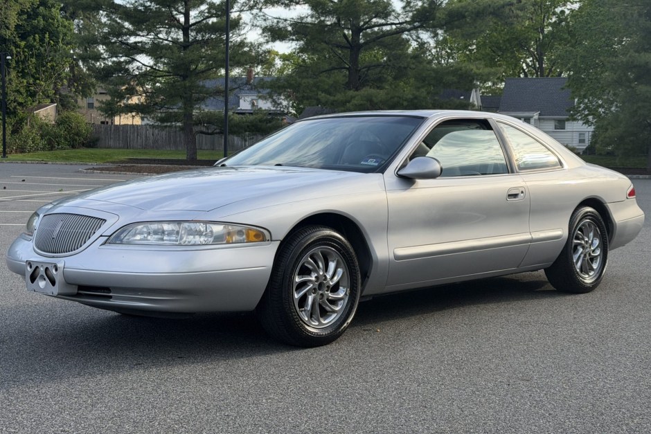 1998 Lincoln Mark VIII sold at auction for $5,788