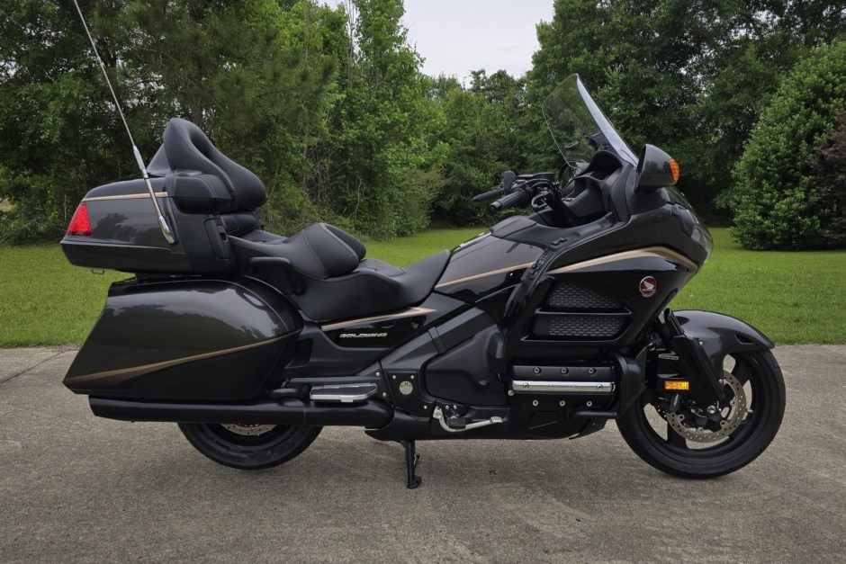 2016 Honda Gold Wing sold at auction for $15,500