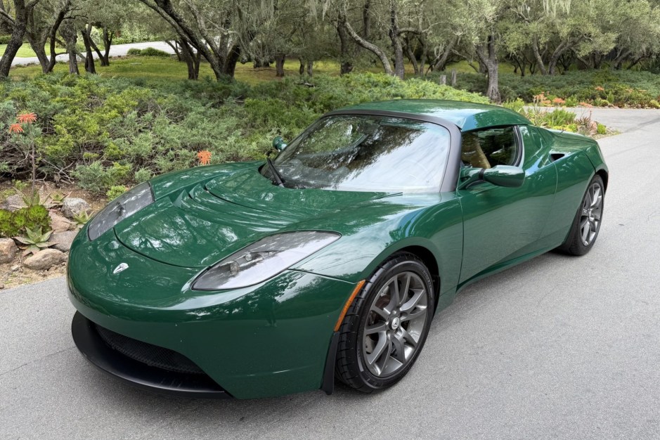 2008 Tesla Roadster sold at auction for $45,250