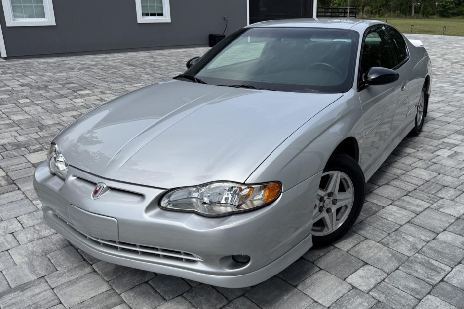 2002 Chevrolet Monte Carlo sold at auction for $10,100