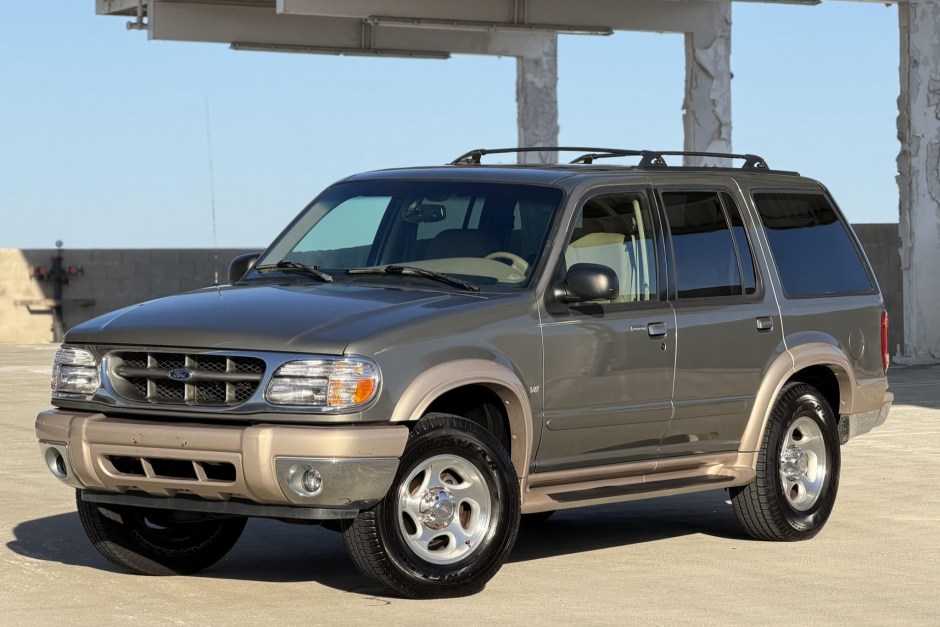 2001 Ford Explorer sold at auction for $5,400